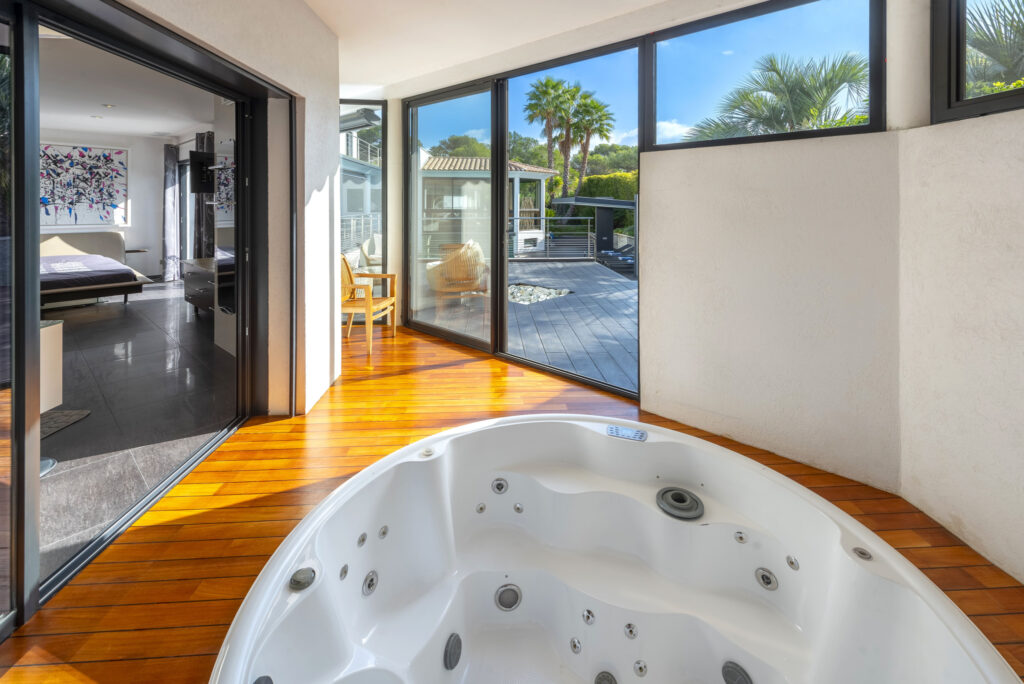 Superbe villa contemporaine aux prestations haut de gamme – 8 pièces – 4 chambres – 4  – 245 m²