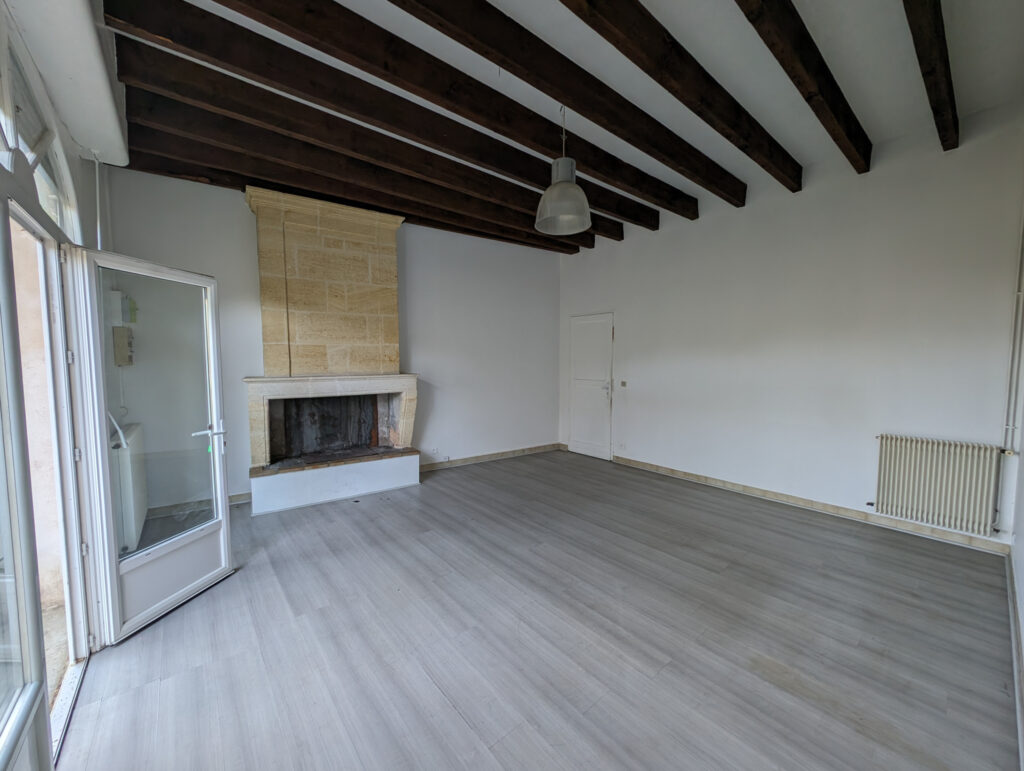 Maison en pierre de taille avec garage et jardin – 4 pièces – 3 chambres – 4  – 115 m²