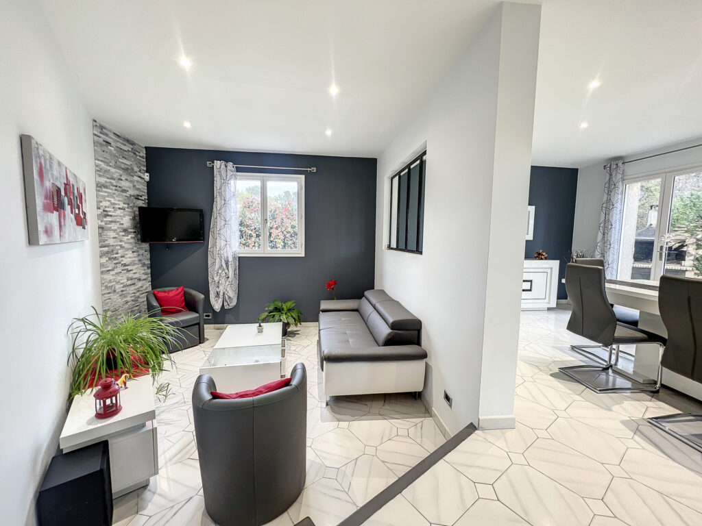 Maison 105 m2 – 3 chambres – Garage – Terrain 1007 m2 avec v – 5 pièces – 3 chambres – 2  – 102.69 m²