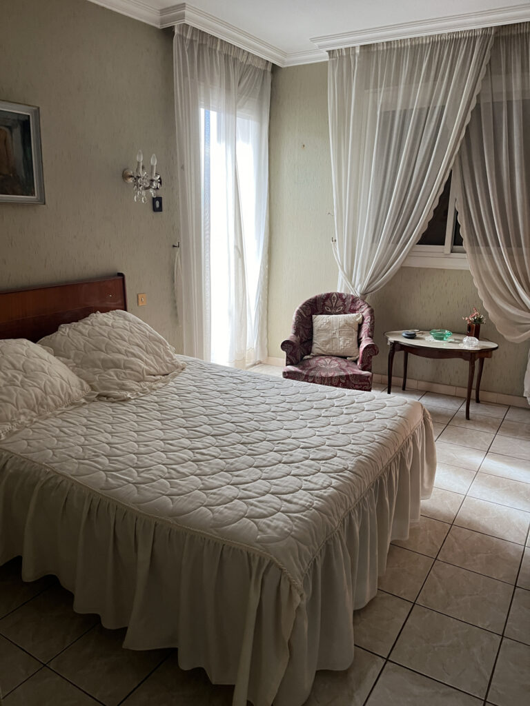 GRAND APPARTEMENT F3/4 DERNIER ETAGE – 3 pièces – 2 chambres – 8  – 113 m²