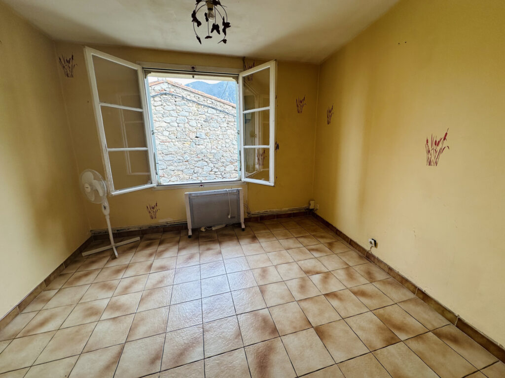 Maison de village 2 faces – ARLES-SUR-TECH – 5 pièces – 3 chambres – 6  – 93.41 m²