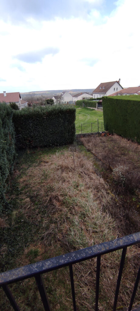 Maison sur les hauteurs de Saint-Yorre avec vue remarquable  – 5 pièces – 2 chambres – 6  – 100 m²