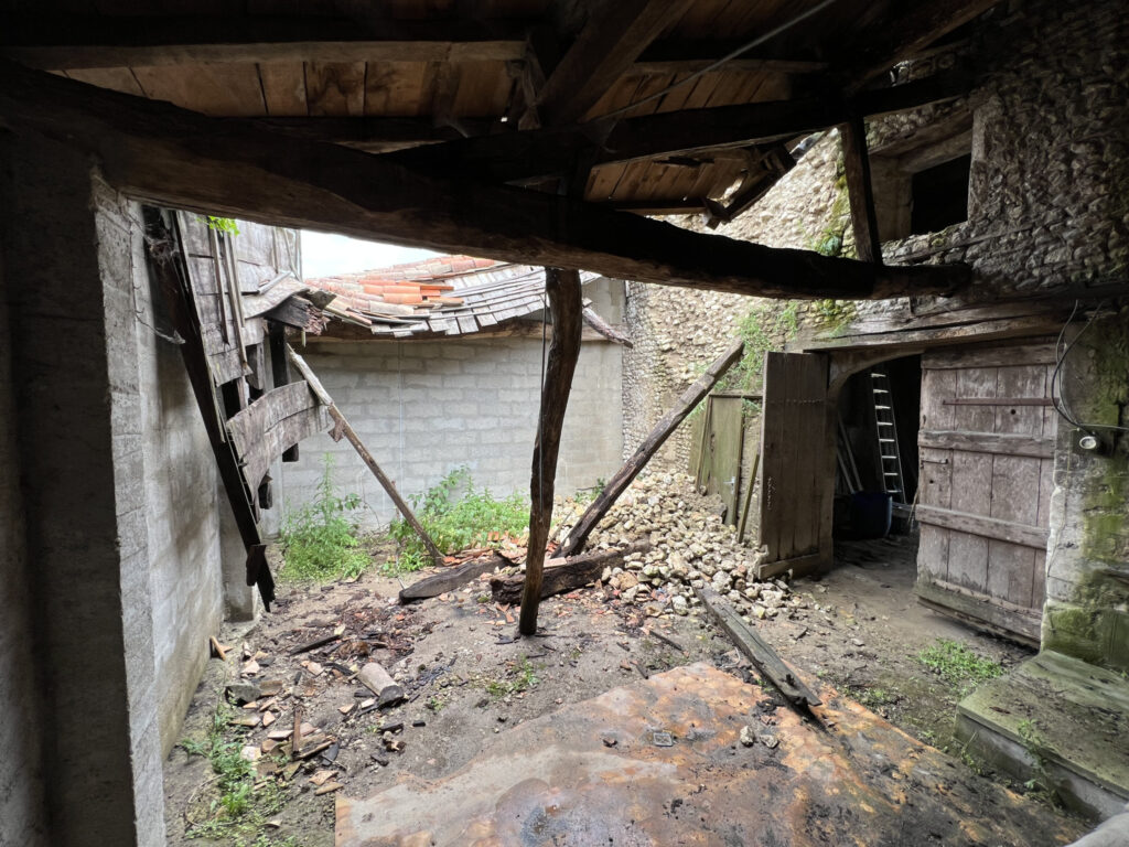 Chai, proche Meschers 220 m2 – 4 pièces – 1 chambre – 2  – 220 m²