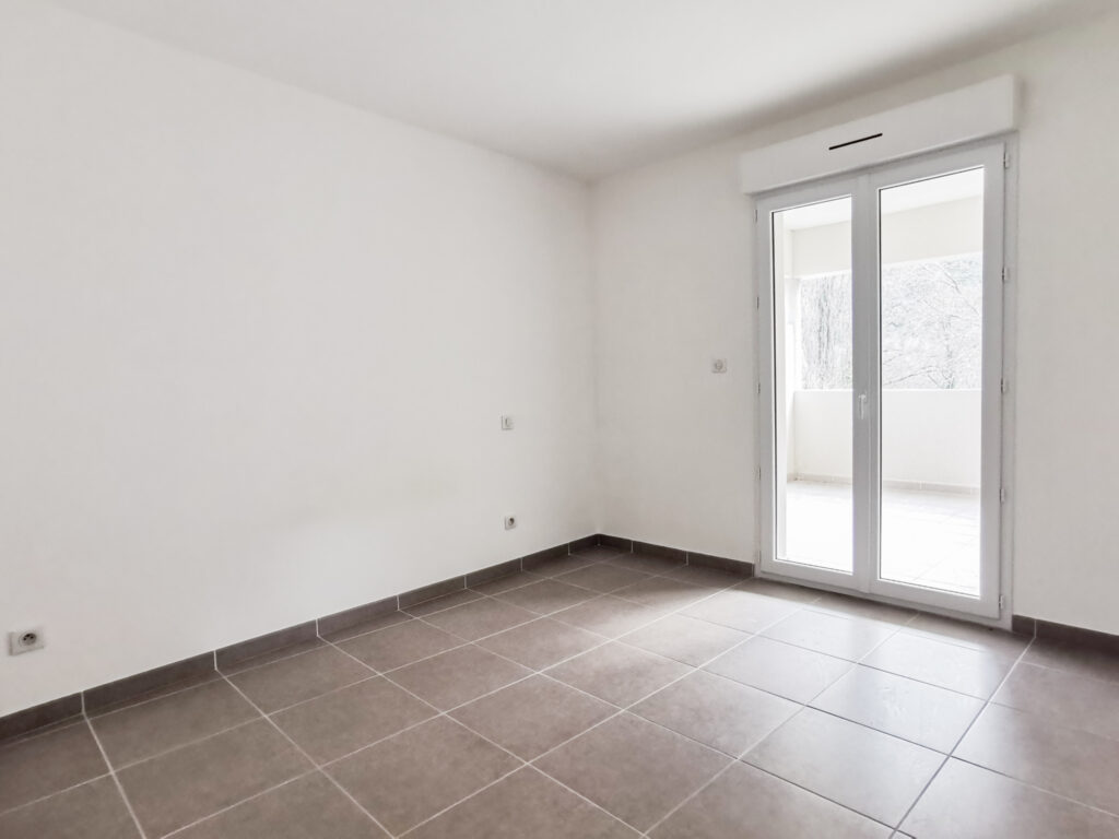 Appartement de 74m2 environ avec terrasse – 4 pièces – 3 chambres – NR  – 73.9 m²