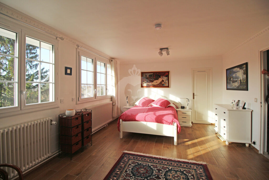 Maison 230m2 à proximité du RER A, écoles et parcs – 7 pièces – 4 chambres – 6  – 230 m²