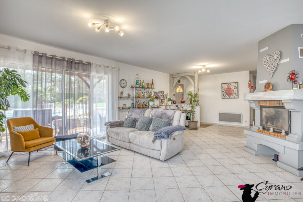 ENSEMBLE DE DEUX MAISONS DE PLAIN PIED – DÉPENDANCES ET PISC – 7 pièces – 4 chambres – 8  – 170 m²