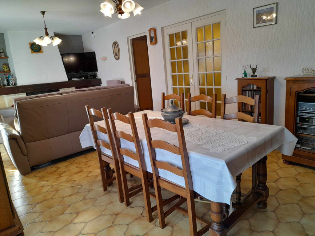 Un bijou (semi-plain-pied) sur 46 ares – 9 pièces – 6 chambres – 6  – 200 m²