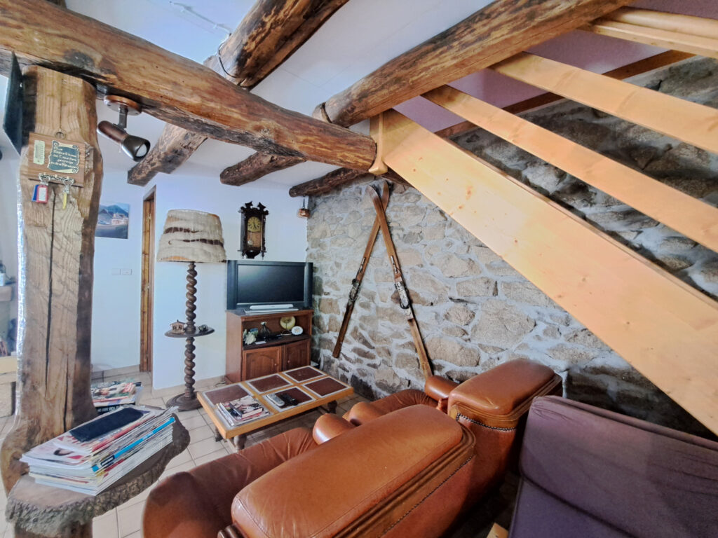 Maison typique de la vallée avec jardin  – 3 pièces – 2 chambres – 6  – 80 m²