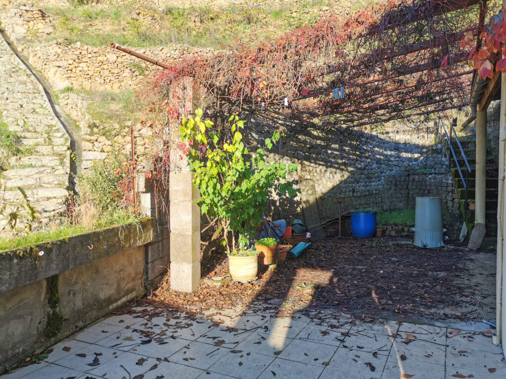 Maison de 72m2 sur 2635m2 de terrain constructible  – 4 pièces – 2 chambres – NR  – 72 m²