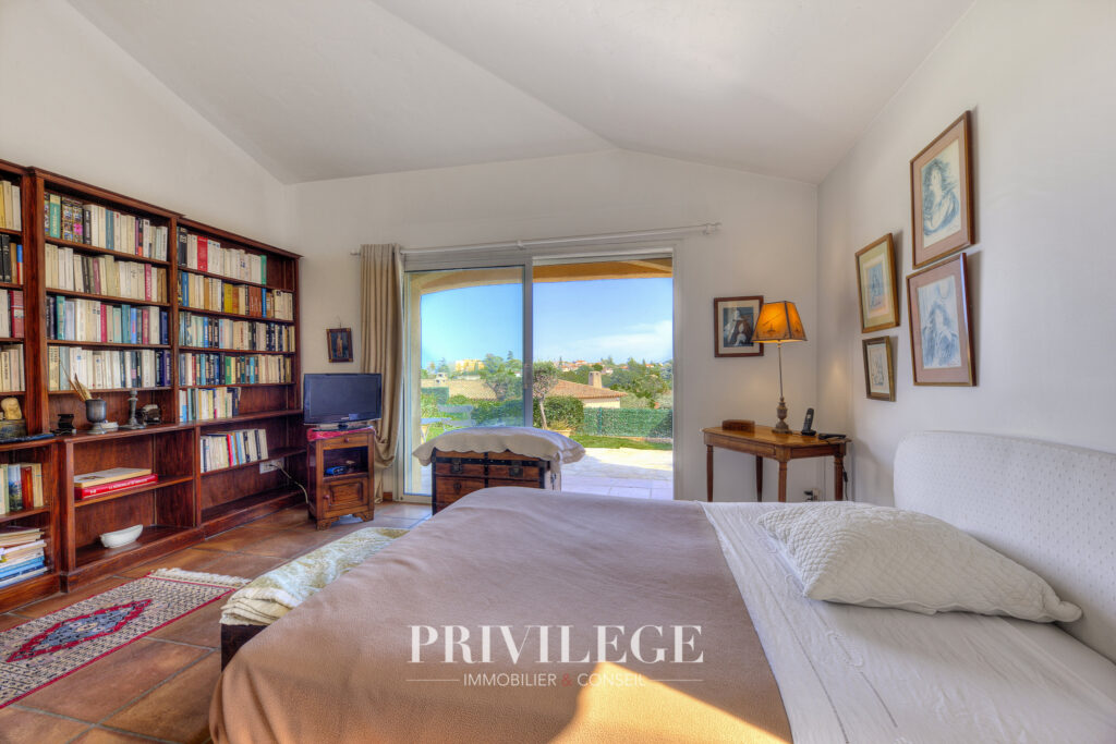 Villa 7 pièces Antibes avec piscine au calme – 7 pièces – 5 chambres – 8  – 238 m²