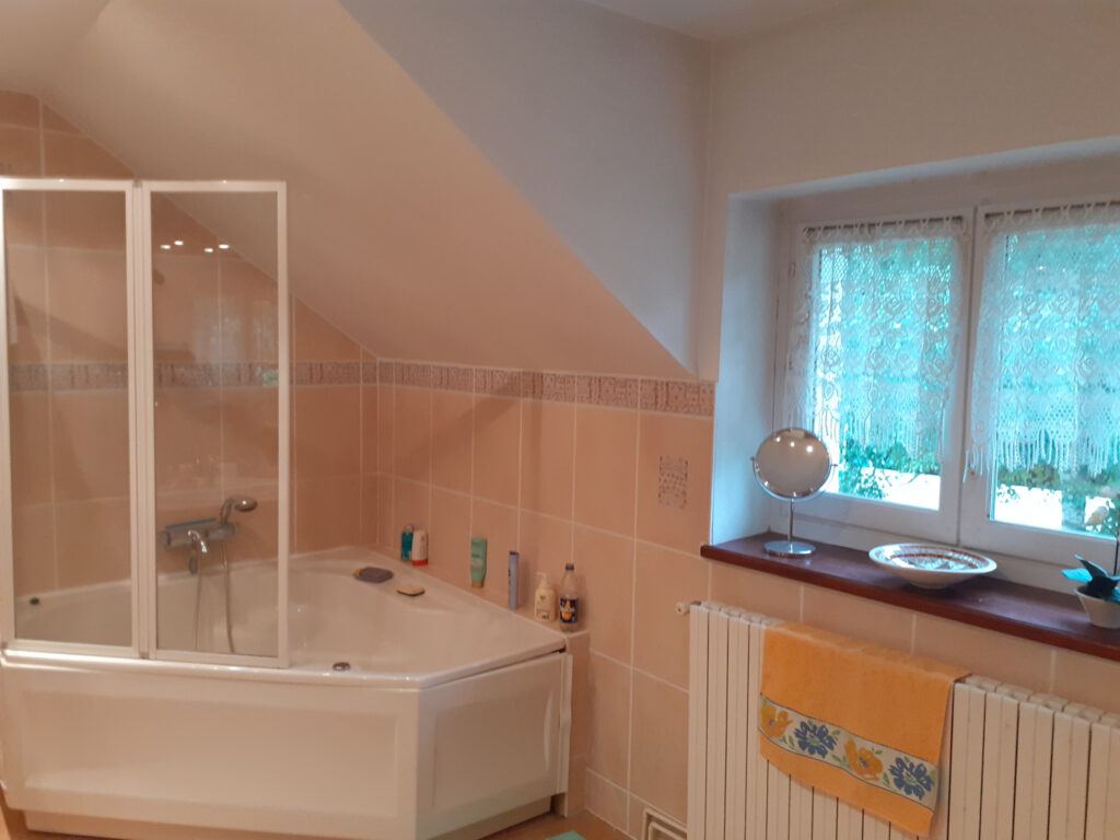 Villa style cottage anglais sise à Bellerive-sur-Allier – 6 pièces – 4 chambres – 6  – 200 m²