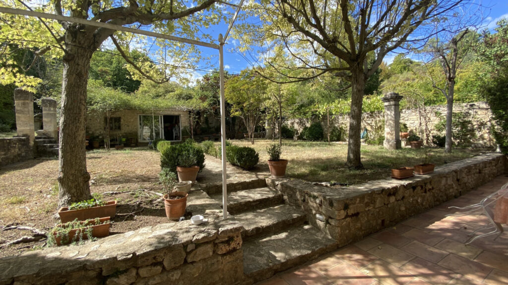 MAISON DE CARACTÈRE DE 160M2 AVEC GARAGE – 4 pièces – 3 chambres – NR  – 150 m²