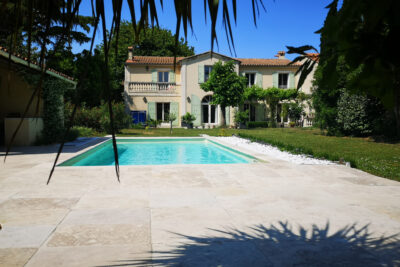 AVIGNON DEUX MAISONS SUR GRAND TERRAIN AVEC PISCINE – RENTAB – 14 pièces – 7 chambres – 415 m²