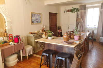 Maison de village de 165m2 à finir de rénover sur 3 niveaux  – 7 pièces – 4 chambres – 160 m²