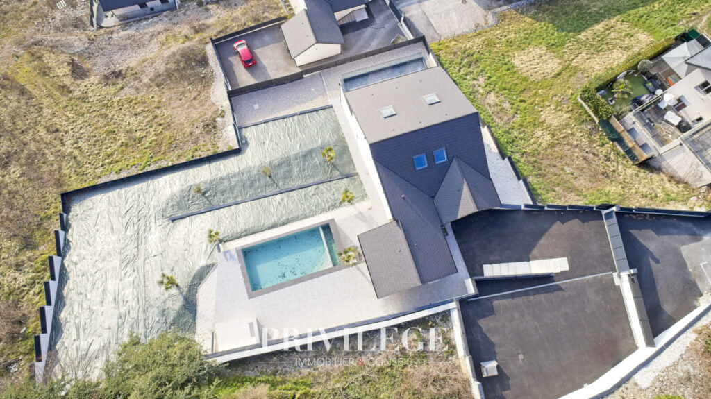 Maison contemporaine 231m2 – vue sur le Mont Granier – 5 pièces – 4 chambres – 8  – 231 m²