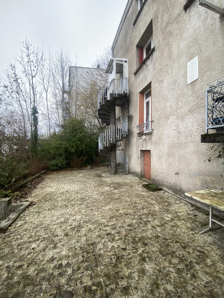 Maison +appartement  – 7 pièces – 4 chambres – 6  – 148 m²