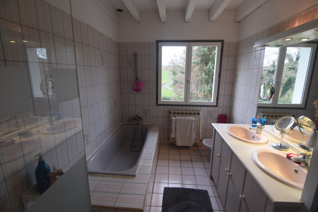 Belle villa de plain-pied à Itxassou – 4 pièces – 3 chambres – 8  – 140 m²