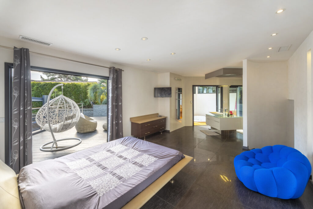 Superbe villa contemporaine aux prestations haut de gamme – 8 pièces – 4 chambres – 4  – 245 m²