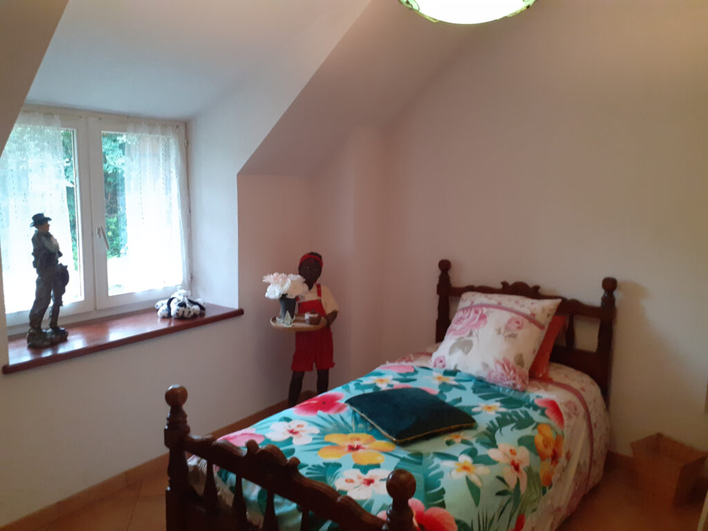 Villa style cottage anglais sise à Bellerive-sur-Allier – 6 pièces – 4 chambres – 6  – 200 m²