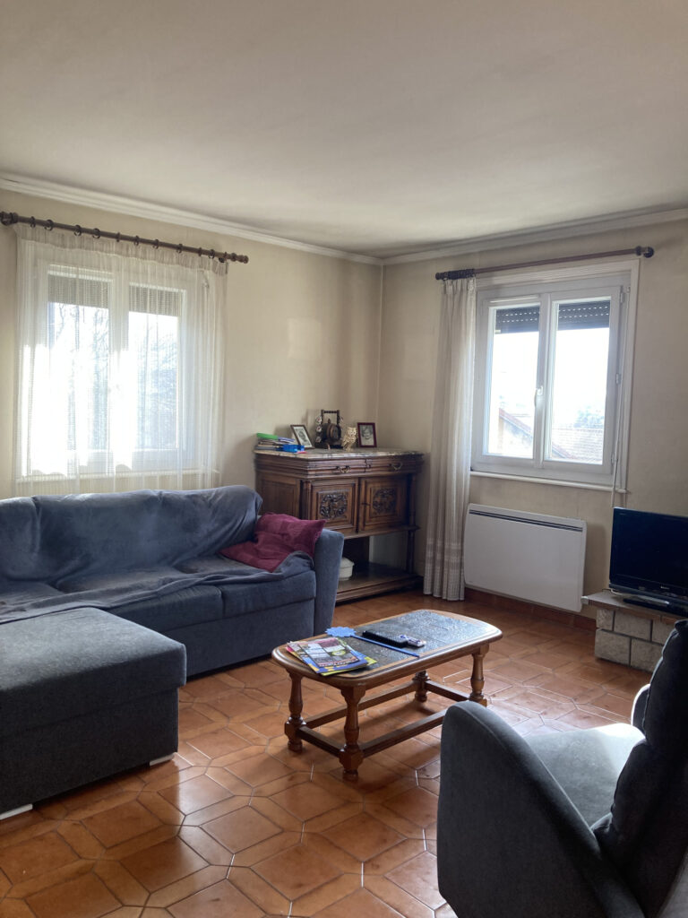 VILLA AVEC DEUX GARAGES  SUR SALAISE / SANNE  – 7 pièces – 3 chambres – 6  – 120 m²