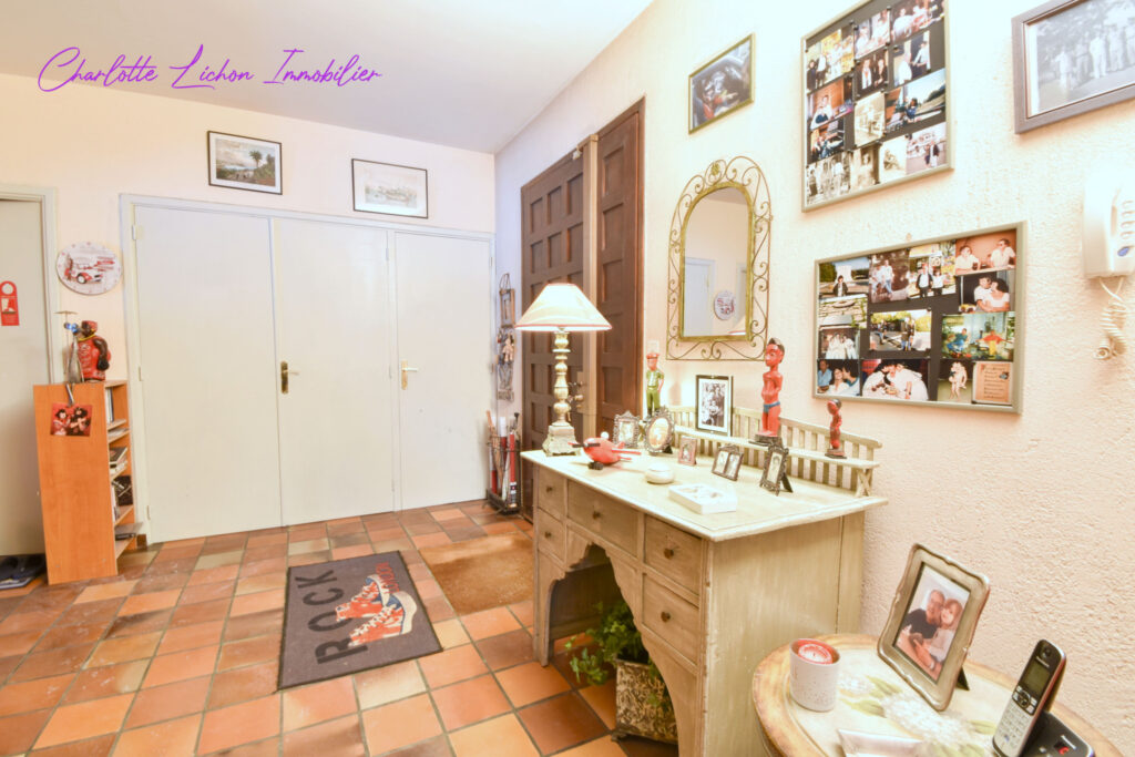 Maison en viager – Bouquet sans rente – 200 m2 habitable – 3 – 8 pièces – 4 chambres – 6  – 200 m²