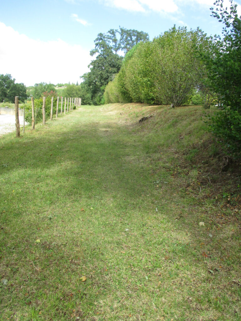 DORDOGNE-LE BUGUE- TERRAIN A BATIR – NR pièces – NR chambres – 6
