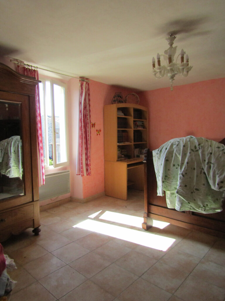 Maison d’hôtes Sainte Jalle 26110 – 12 pièces – 8 chambres – NR  – 330 m²