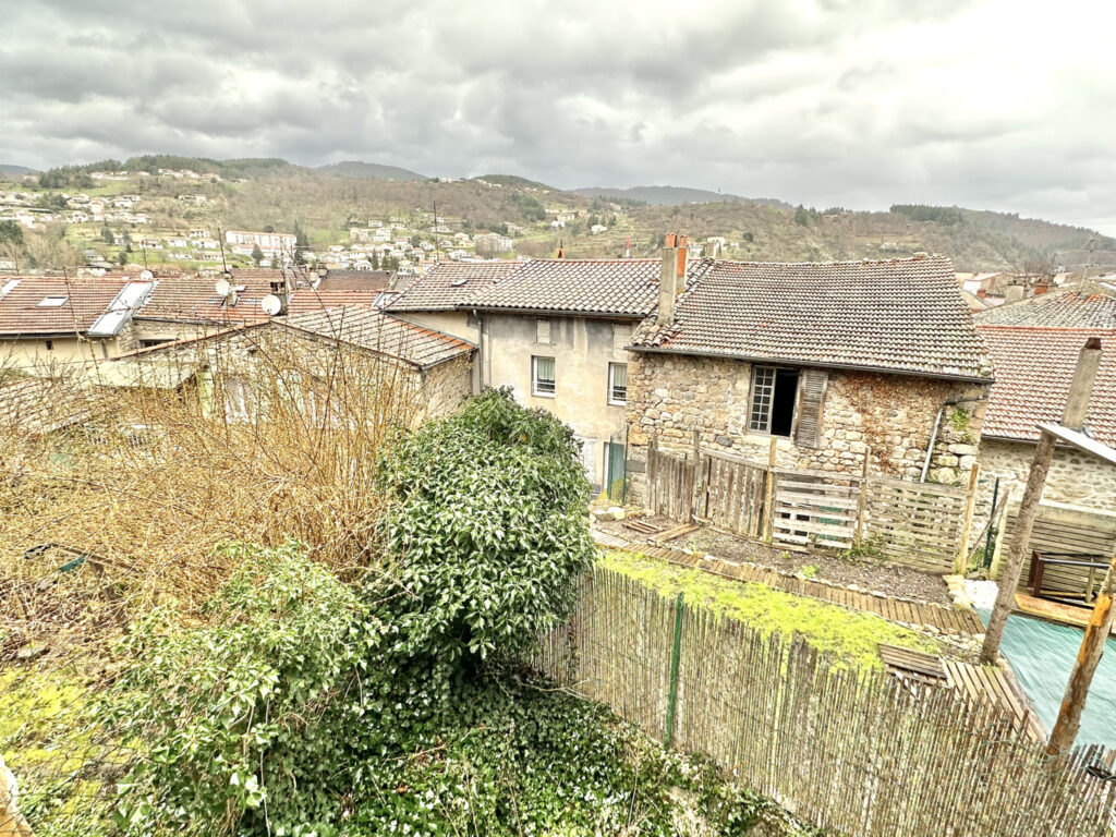 Maison de village 3 pièces 35m2 – 3 pièces – 2 chambres – NR  – 35 m²