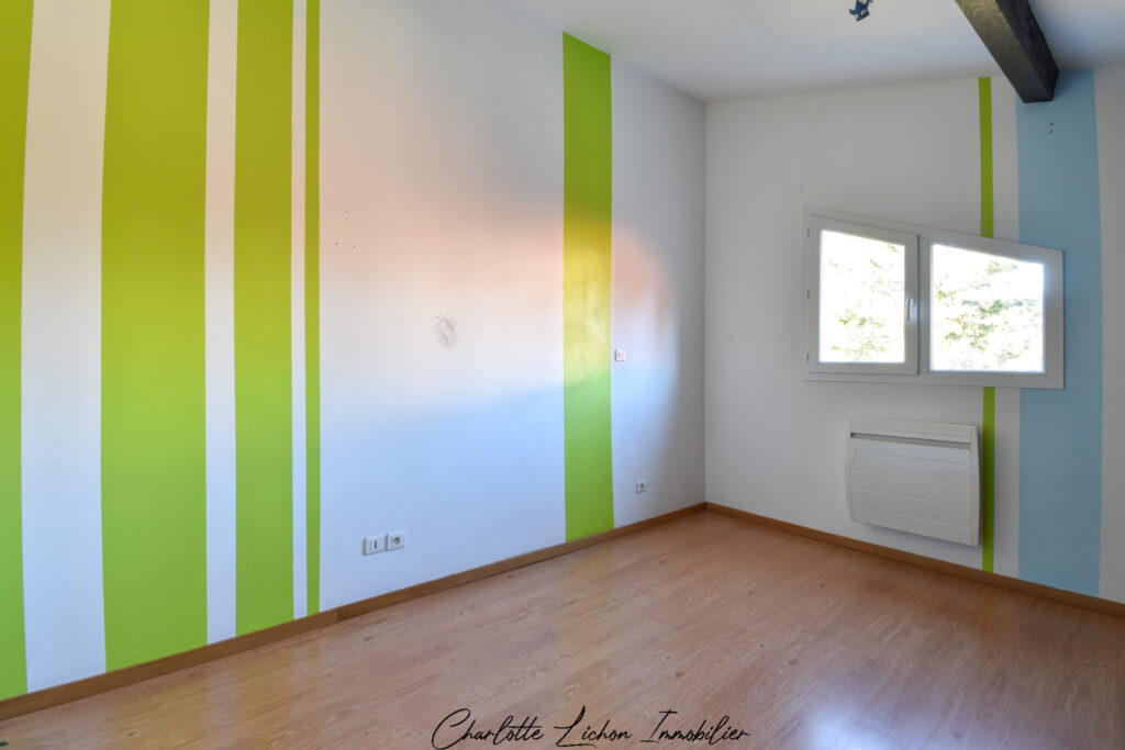 Maison de 184 m2 – 4 chambres – 2 039 m2 de terrain  – 7 pièces – 4 chambres – 6  – 184 m²