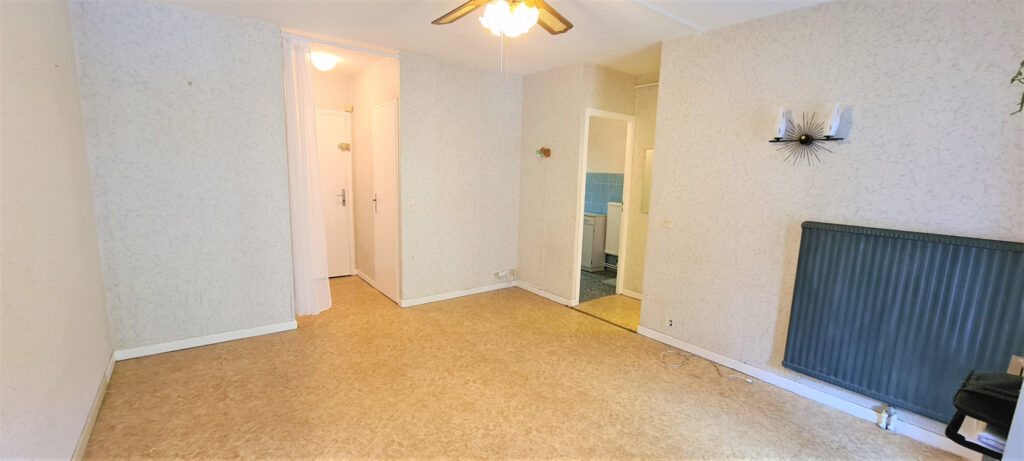 A VENDRE APPARTEMENT LOUE DE TYPE F1 AVEC LOGGIA AU REZ-DE-C – 1 pièce – NR chambres – 6  – 28 m²