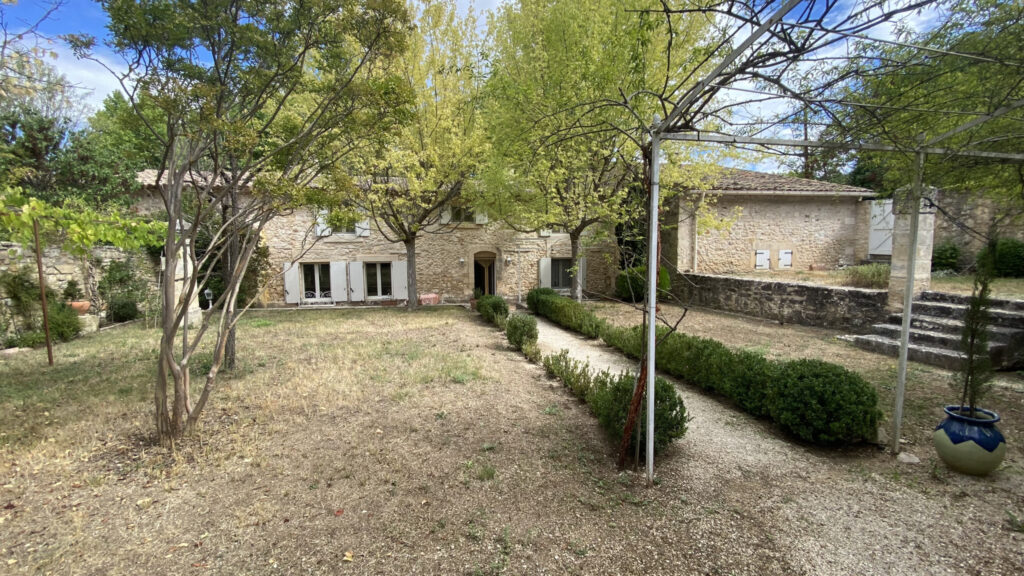 MAISON DE CARACTÈRE DE 160M2 AVEC GARAGE – 4 pièces – 3 chambres – NR  – 150 m²