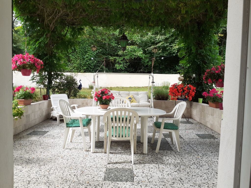 Villa style cottage anglais sise à Bellerive-sur-Allier – 6 pièces – 4 chambres – 6  – 200 m²