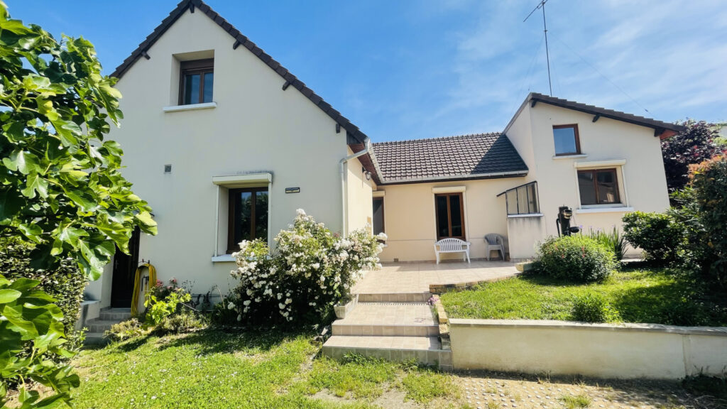 Maison plain-pied – 5 pièces – 4 chambres – NR  – 110 m²