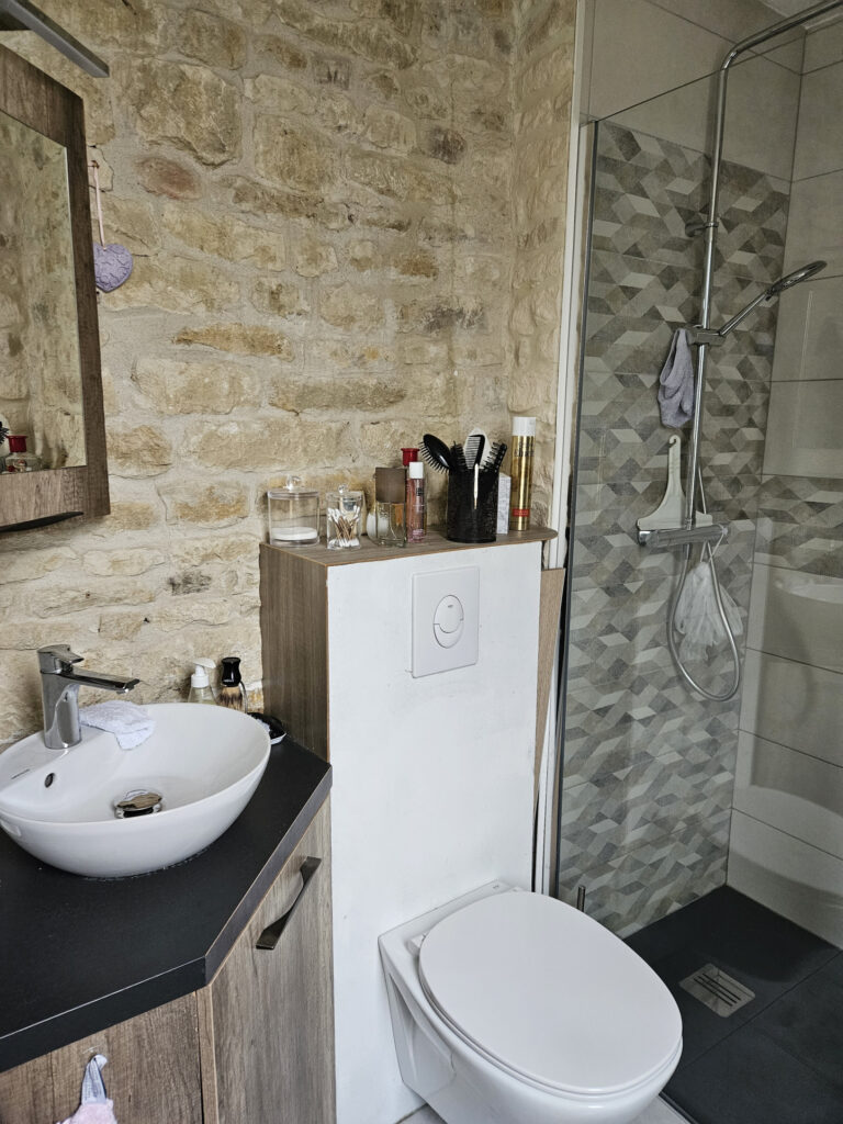 MAISON EN PIERRE LA GARETTE AU BORD DE L EAU – 3 pièces – 2 chambres – 6  – 94 m²