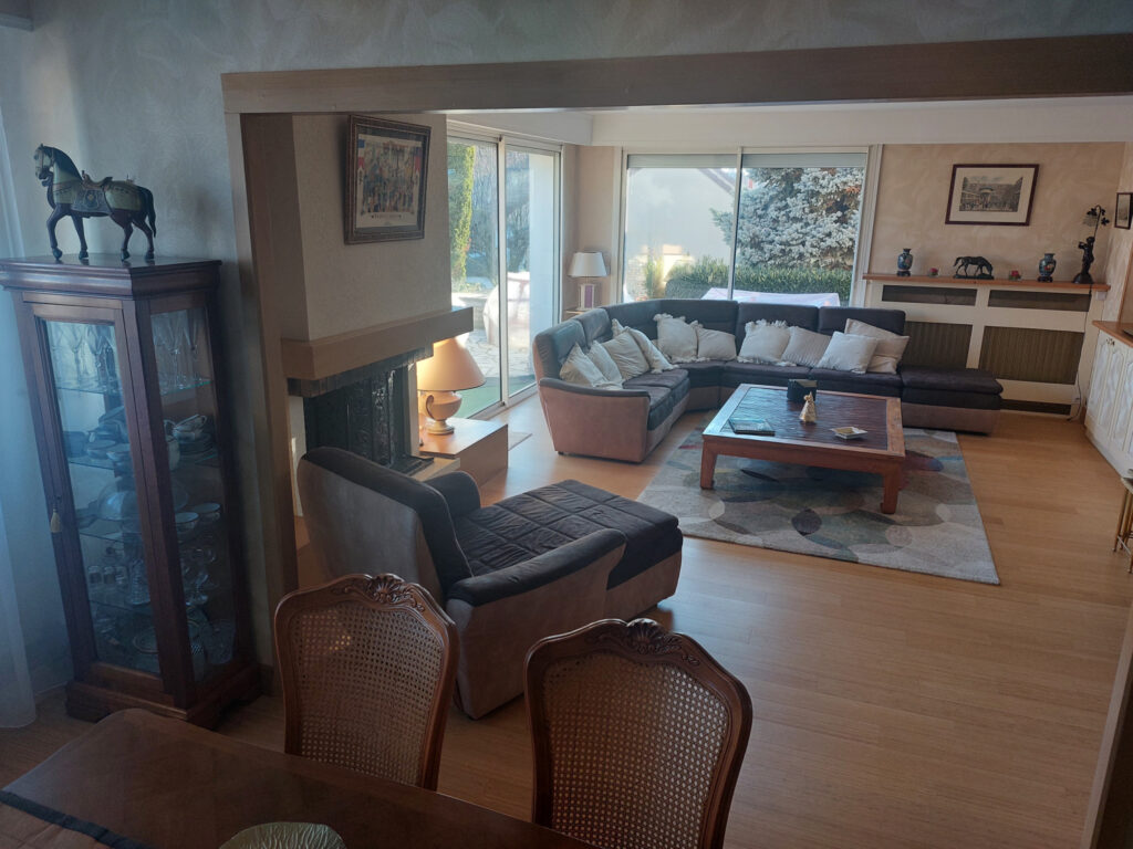 Quartier résidentiel sortie Vichy – 8 pièces – 4 chambres – 6  – 200 m²