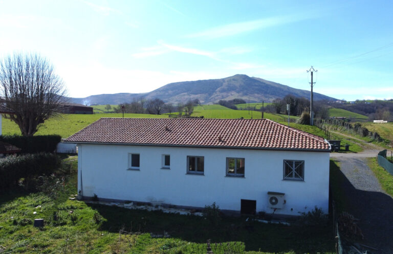 Maison de plain-pied – 4 pièces – 3 chambres – 94 m²