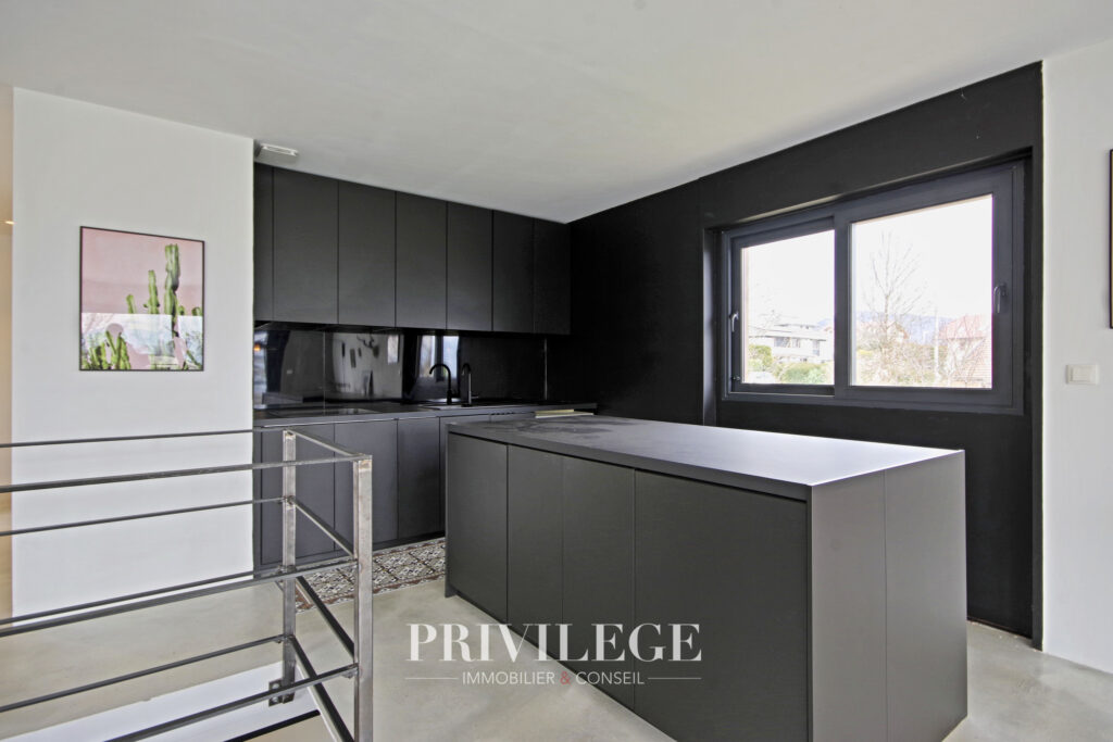 Maison 6 pièces – 145m2 – 5 pièces – 3 chambres – 8  – 145 m²