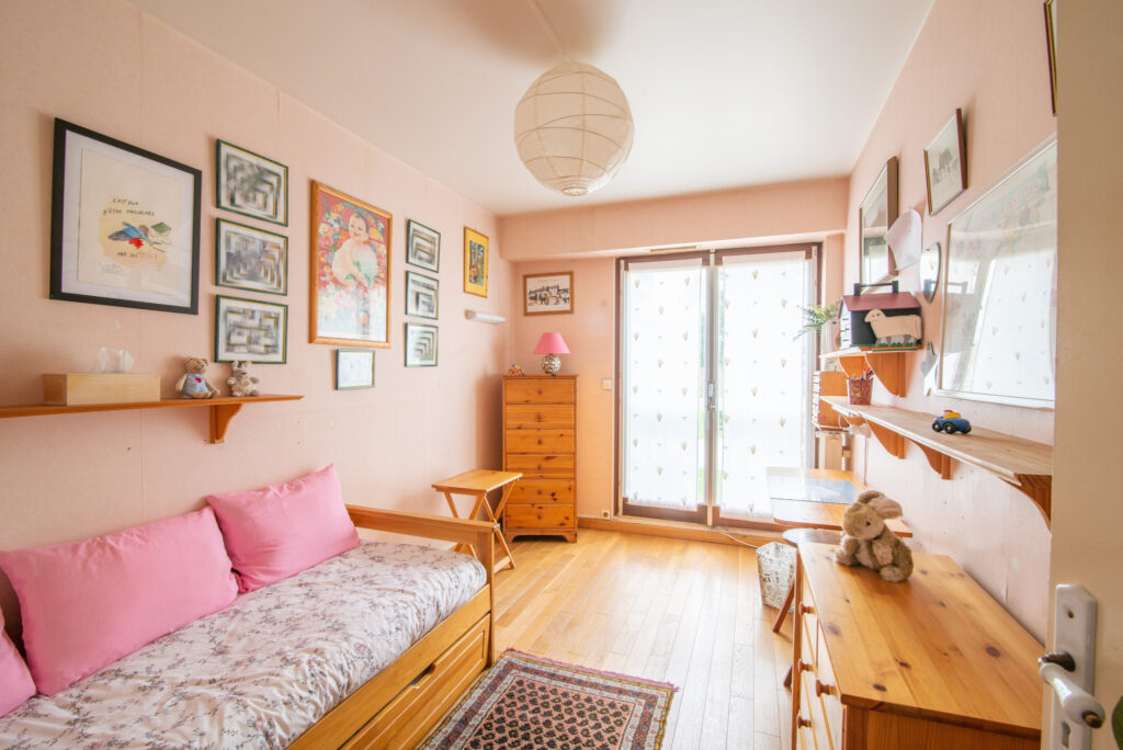 SUPERBE APPARTEMENT PLEIN CENTRE, TRES CALME, DANS LA VERDUR – 4 pièces – 2 chambres – NR  – 84 m²