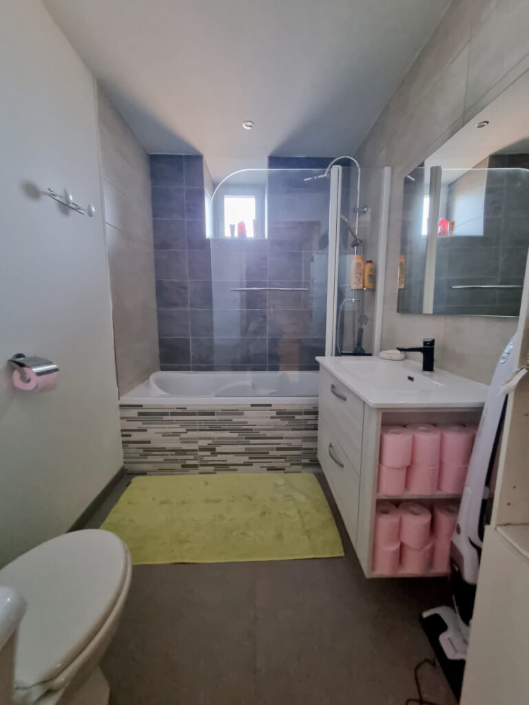 corps de ferme avec fort potentiel – 8 pièces – 6 chambres – 6  – 180 m²