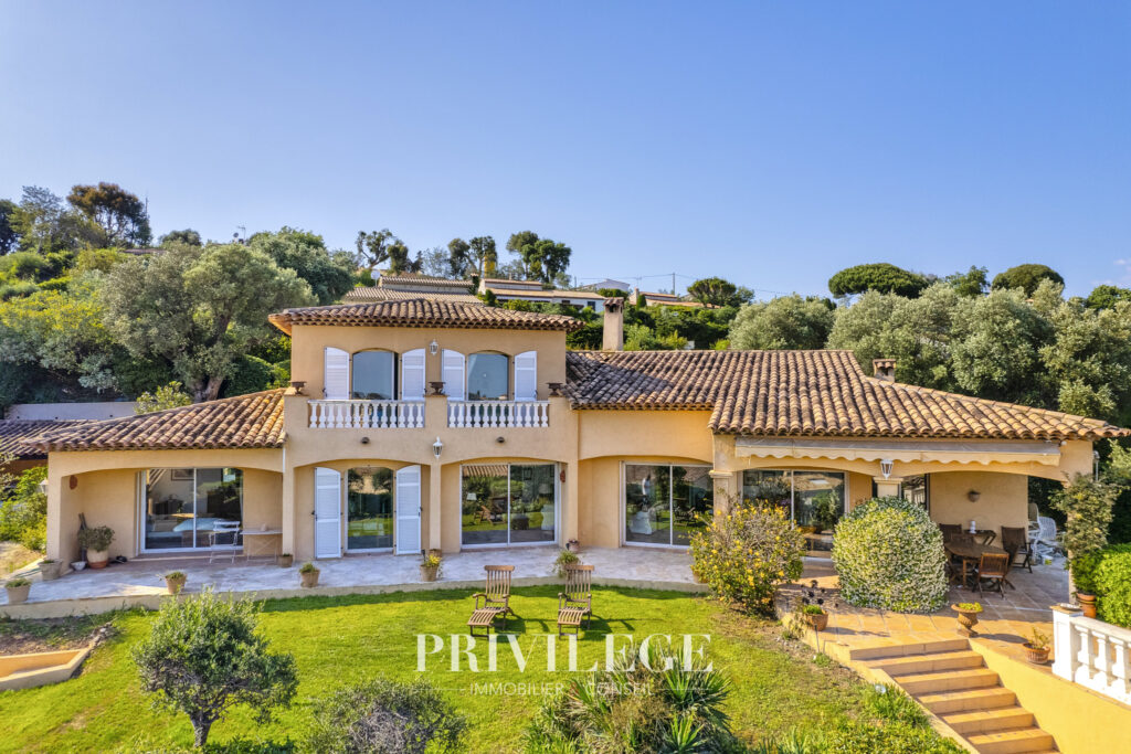 Villa 7 pièces Antibes avec piscine au calme – 7 pièces – 5 chambres – 8  – 238 m²