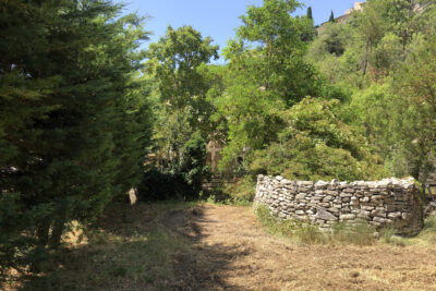 Maison en pierres de 145 m2 SH à rénover sur un terrain de 9 – 5 pièces – 3 chambres – 145 m²