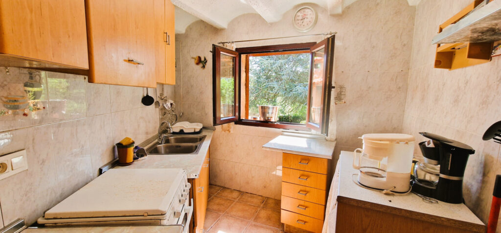 COUSTOUGES – MAISON DE PLAIN-PIED AVEC DEPENDANCE  – 4 pièces – 3 chambres – 6  – 75 m²