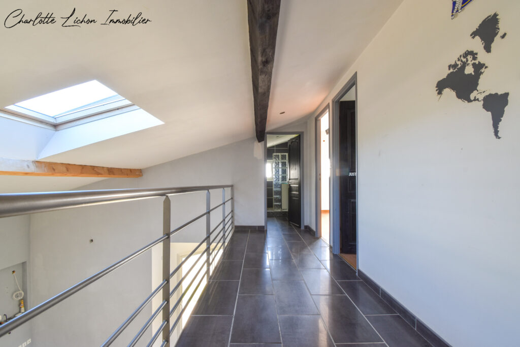 Maison de 184 m2 – 4 chambres – 2 039 m2 de terrain  – 7 pièces – 4 chambres – 6  – 184 m²