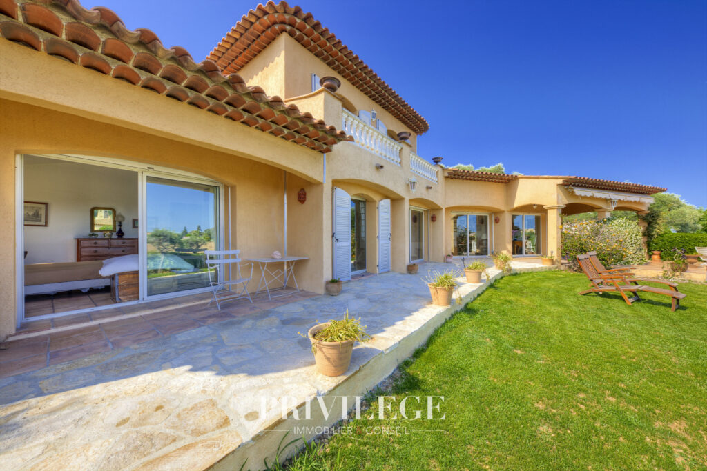 Villa 7 pièces Antibes avec piscine au calme – 7 pièces – 5 chambres – 8  – 238 m²