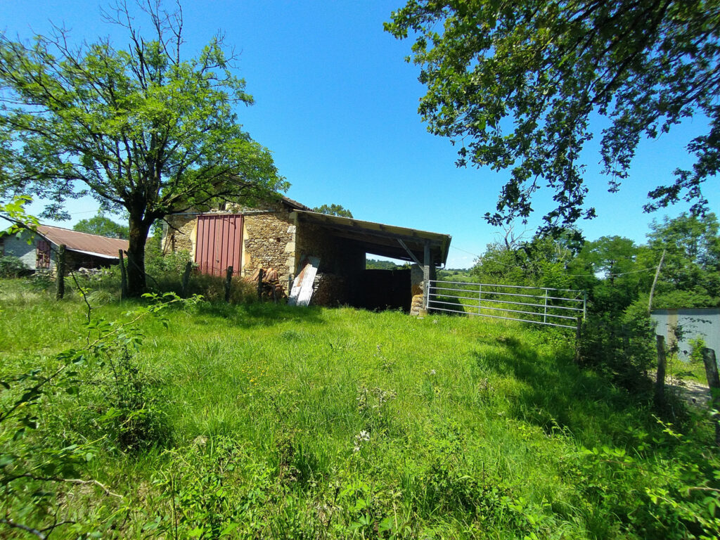 Grange à restaurer sur SANT SANTIN DE MAURS – 1 pièce – 1 chambre – 6  – 110 m²