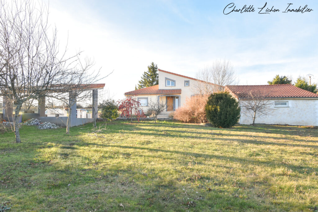 Maison de 184 m2 – 4 chambres – 2 039 m2 de terrain  – 7 pièces – 4 chambres – 6  – 184 m²