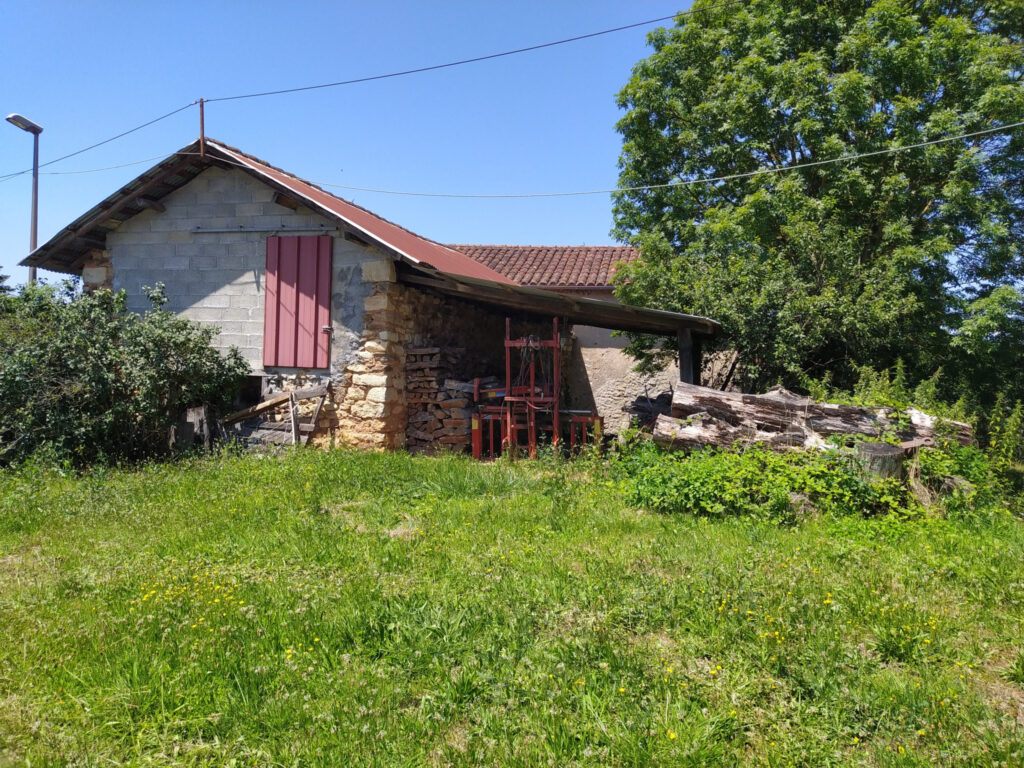 Grange à restaurer sur SANT SANTIN DE MAURS – 1 pièce – 1 chambre – 6  – 110 m²
