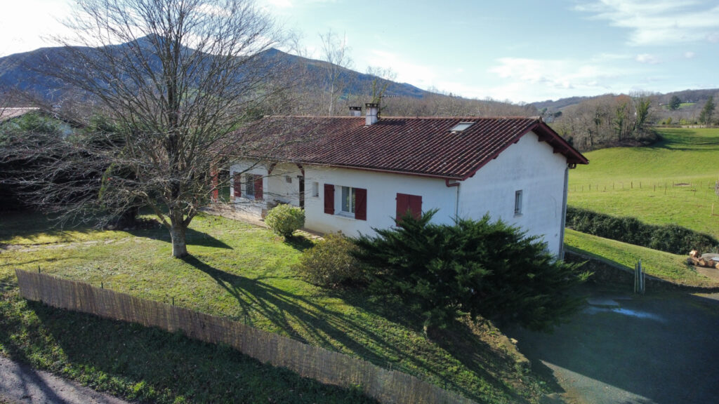 Belle villa de plain-pied à Itxassou – 4 pièces – 3 chambres – 8  – 140 m²