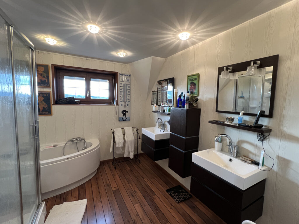 Villa avec piscine – 5 pièces – 3 chambres – 4  – 120 m²