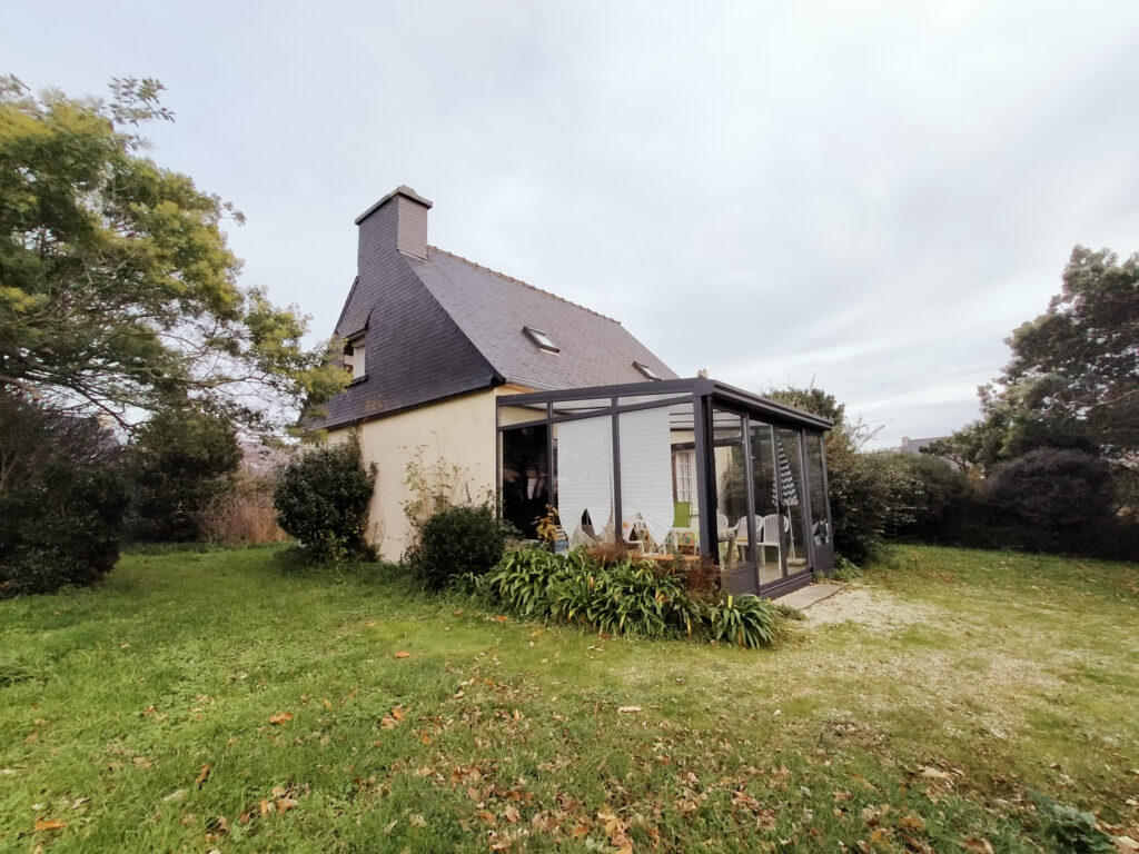 MAISON DE CONSTRUCTION TRADITIONNELLE EDIFIEE SUR UN TERRAIN – 5 pièces – 3 chambres – 6  – 77.31 m²